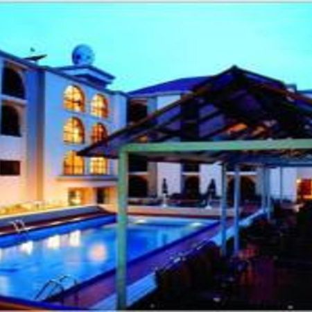 M Plaza Hotel Akra Dış mekan fotoğraf