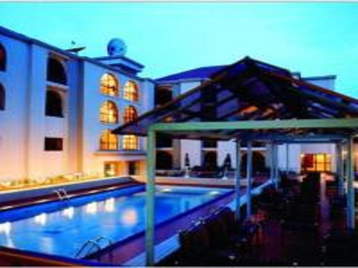 M Plaza Hotel Akra Dış mekan fotoğraf