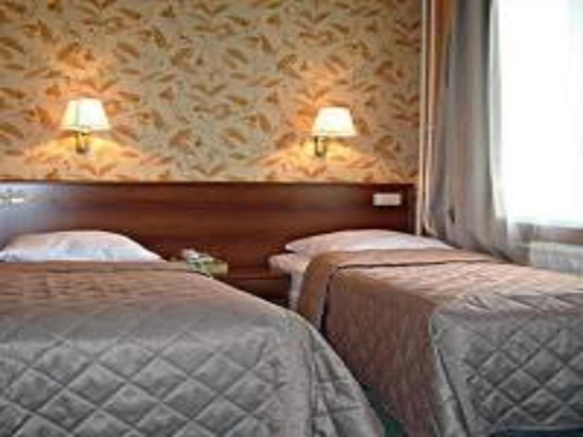 M Plaza Hotel Akra Dış mekan fotoğraf