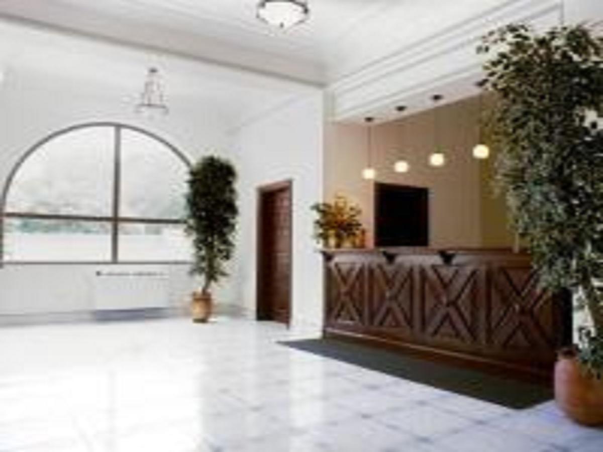 M Plaza Hotel Akra Dış mekan fotoğraf