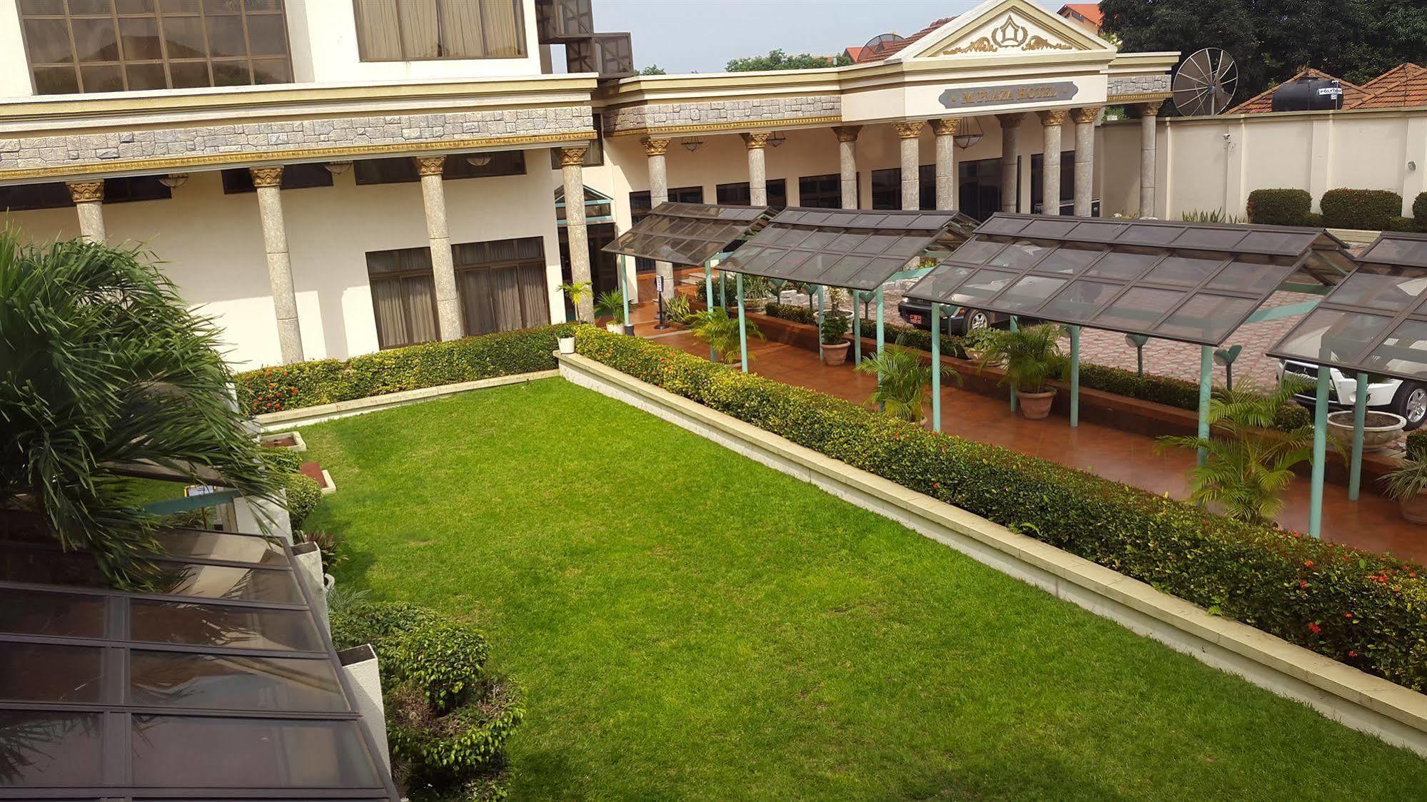 M Plaza Hotel Akra Dış mekan fotoğraf