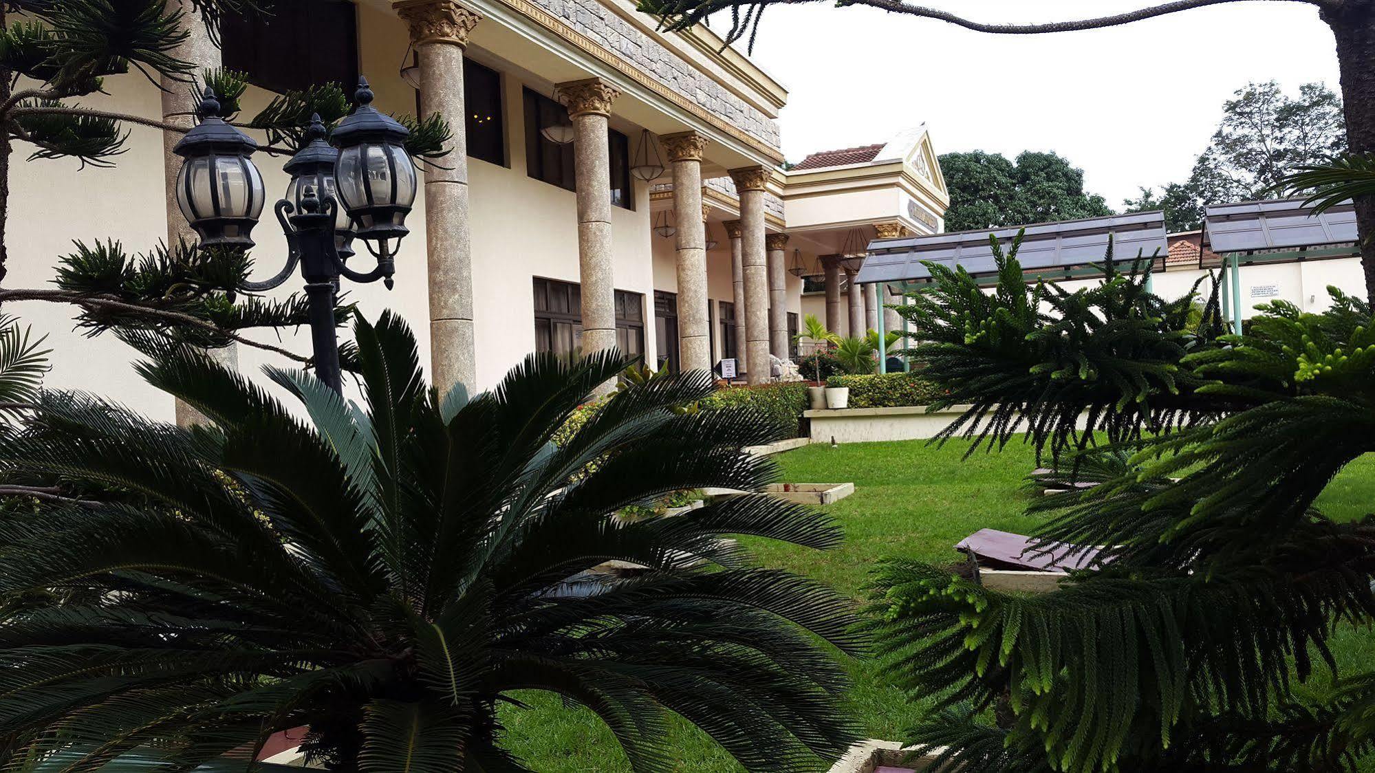 M Plaza Hotel Akra Dış mekan fotoğraf