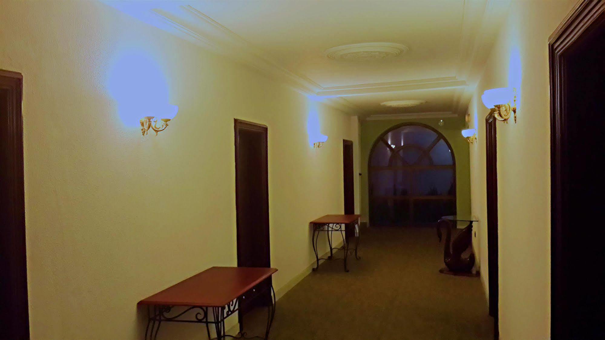 M Plaza Hotel Akra Dış mekan fotoğraf